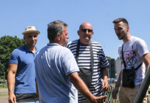 U društvu mojih “pratilaca” Ziksa Ajdašlića i Jasmina Dolamića. Tu je i izvrstan logističar Kampa Mile Kočić Koča.